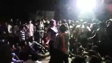 Andhra pradesh hot girl recording dance in village