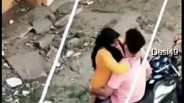 Desi mms video of cheat wife fucking with her servant outdoor, caught by hubby