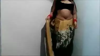 Desi aunty try to ass fucking with condom